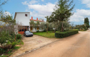 2 Bedroom Cozy Apartment In Fazana